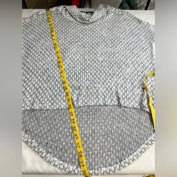 AKEMI & KIN for ANTHROPOLOGIE Gray print‎ high-low cowl neck sweater size XS. - Picture 15 of 15